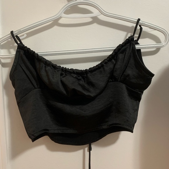 Princess Polly Black Crop Top - Picture 2 of 3